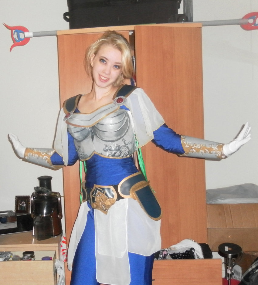 lux_league_of_legends_cosplay_by_lovisad-d62c8r9.jpg