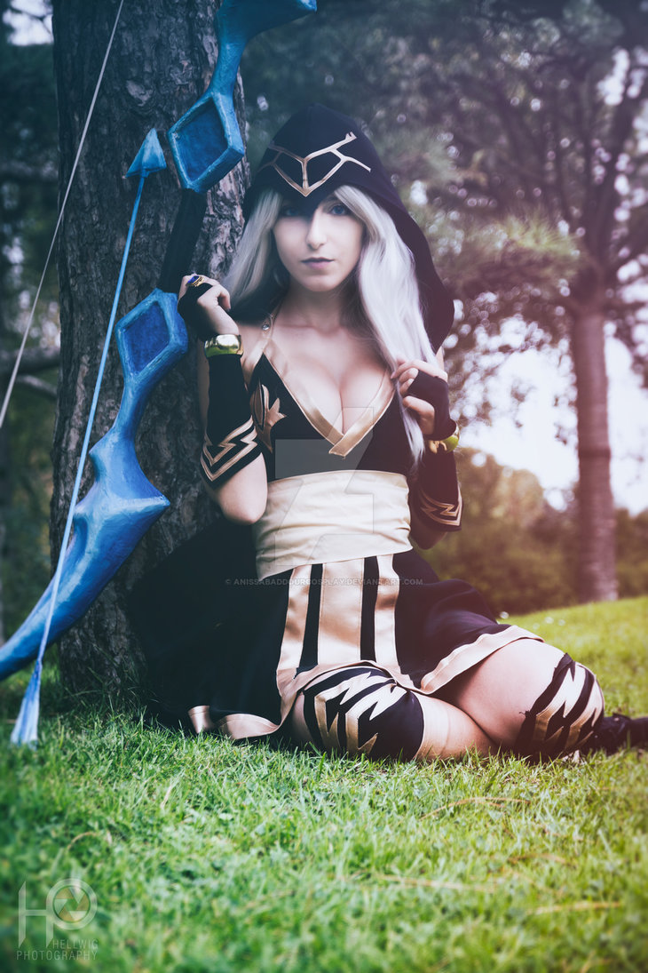 ashe_cosplay___league_of_legends_by_anissabaddourcosplay-d84wh9n.jpg