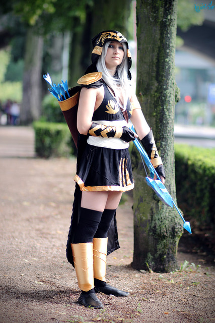 ashe___league_of_legends__cosplay__by_relyfox-d5sfrp2.jpg