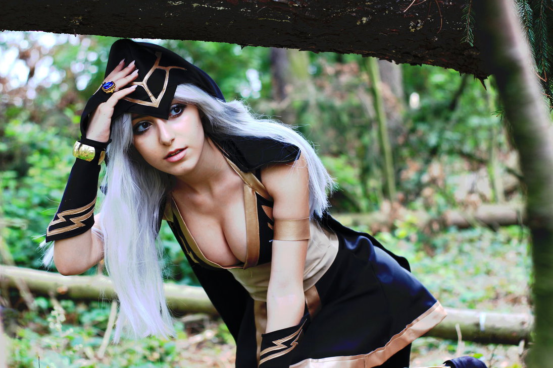 ashe_cosplay___league_of_legends_by_anissabaddourcosplay-d7so6cj.jpg