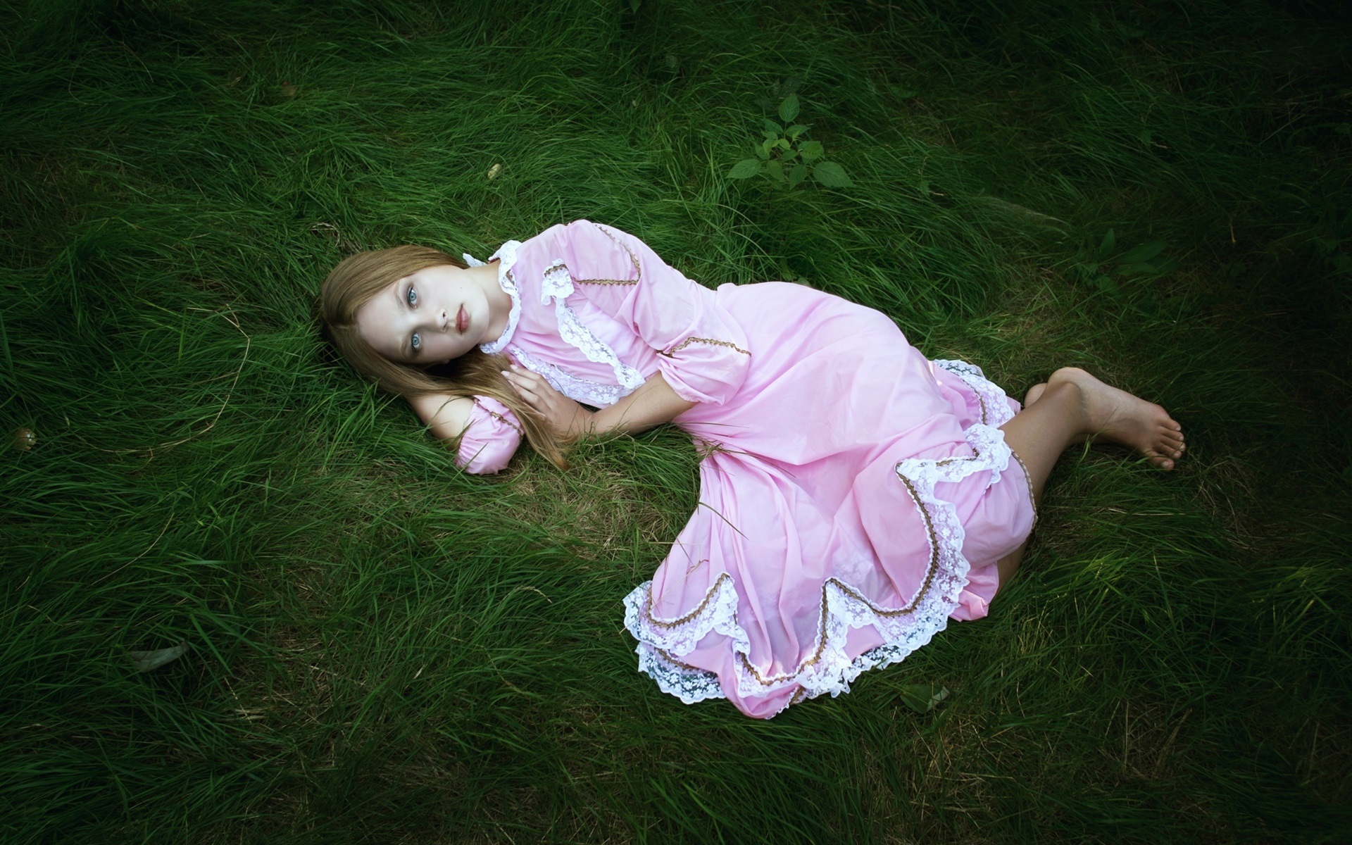 Pink-dress-girl-sleep-sadness-loneliness_1920x1200.jpg
