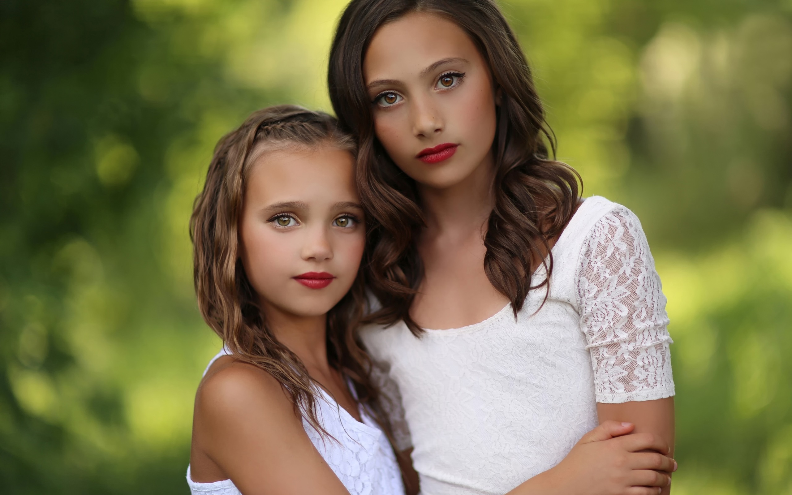 Beautiful-girls-children-sisters-portrait_2560x1600.jpg