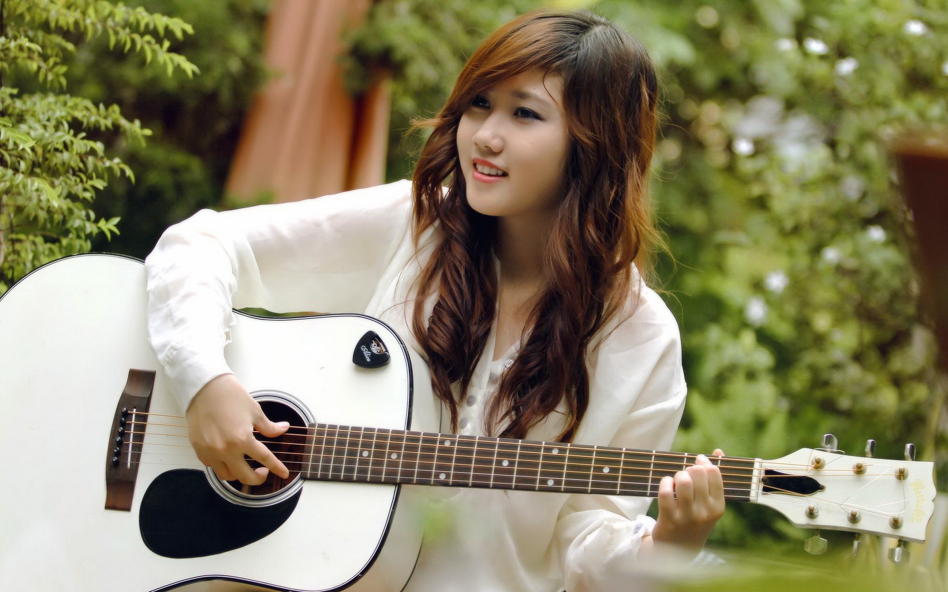 Smile-guitar-girl-music-asian_1920x1200.jpg