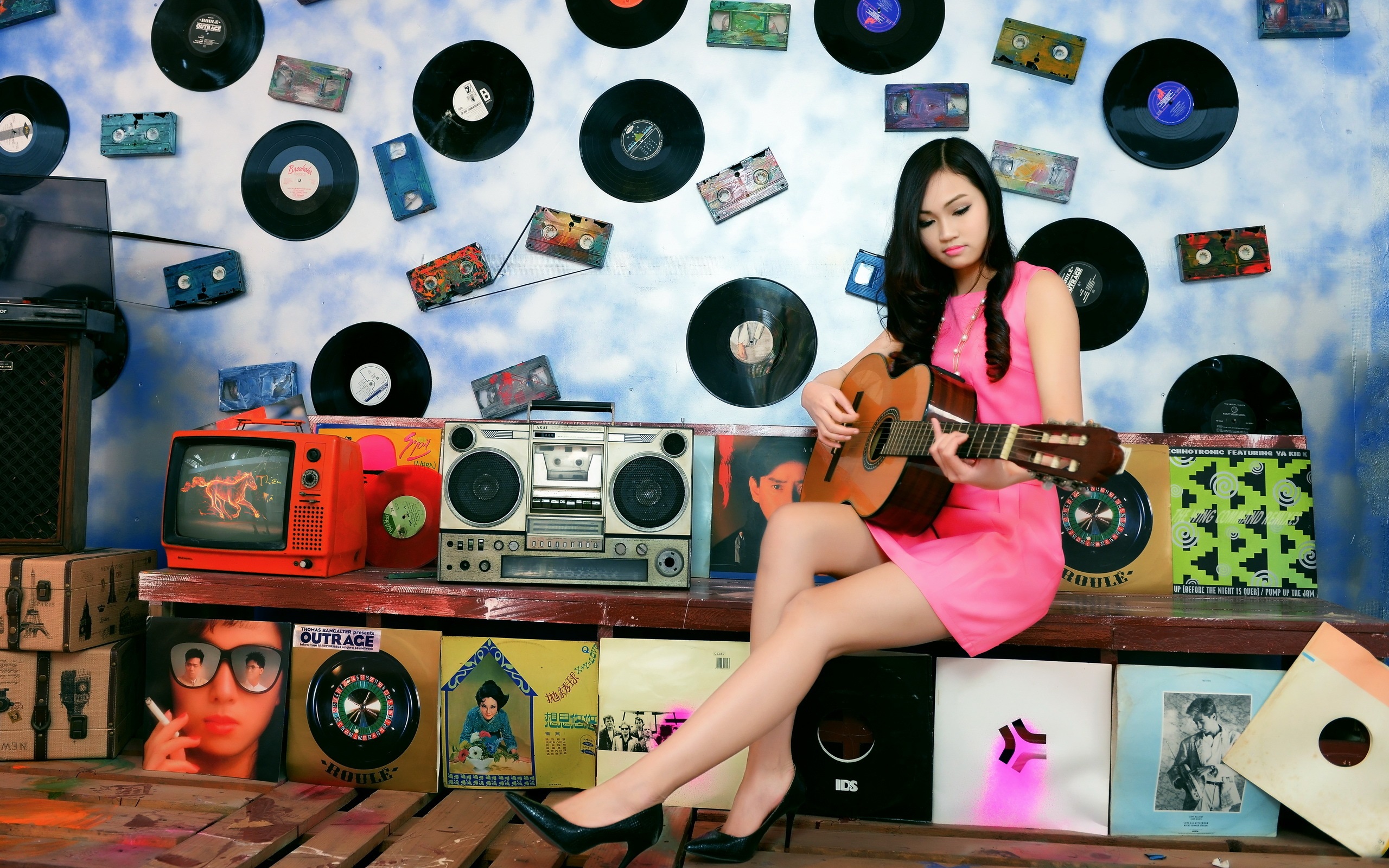 Asian-girl-guitar-music-disc-room_2560x1600.jpg
