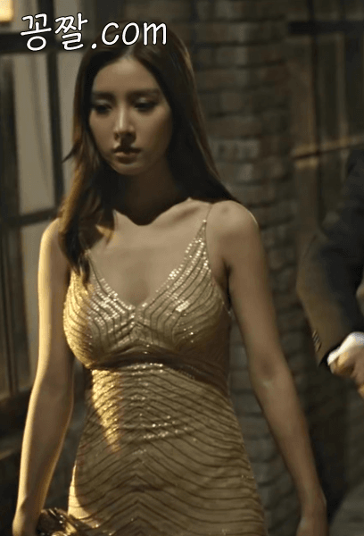 김소은 로하셀 골드 드레스 (2).gif